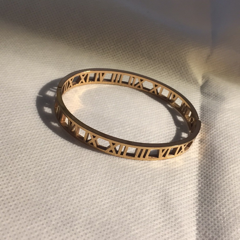 Roman numeral bracelet in gold